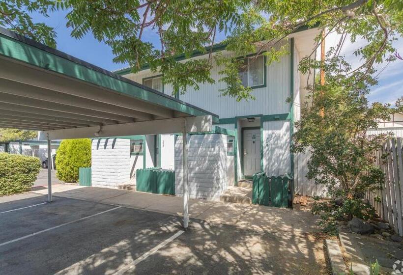 Thunderbird Resort Club