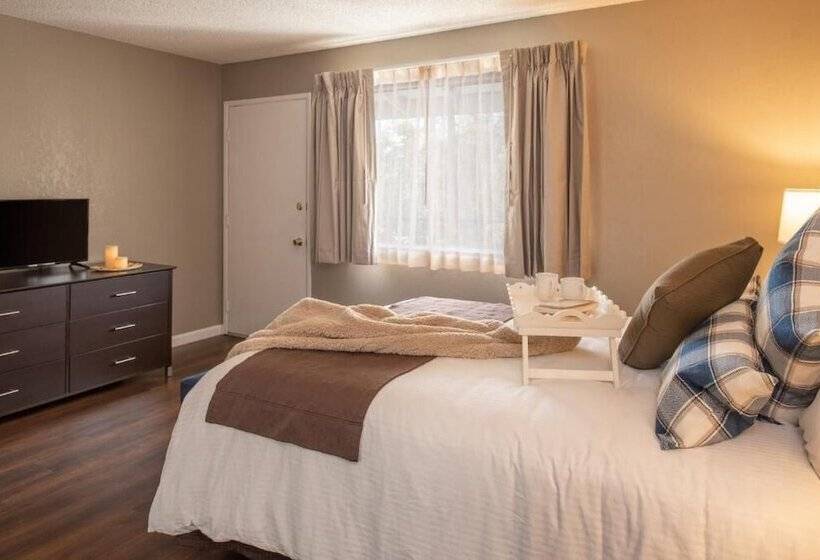 Thunderbird Resort Club