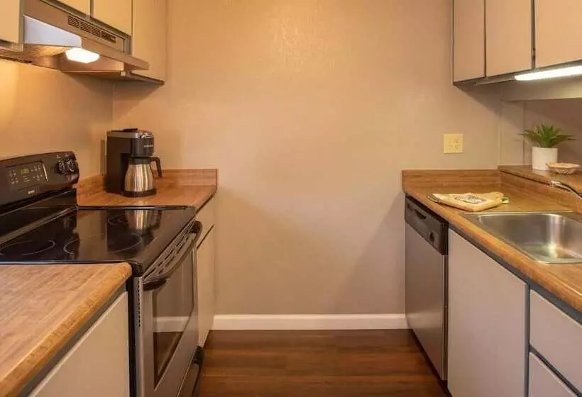 Thunderbird Resort Club