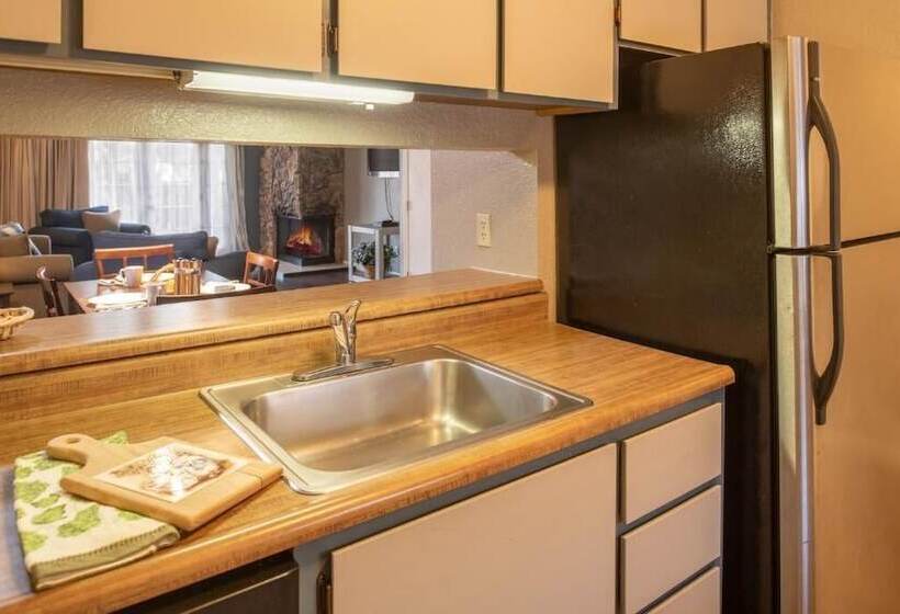 Thunderbird Resort Club