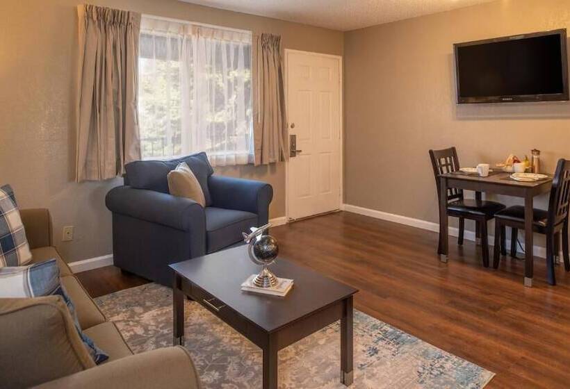 Thunderbird Resort Club