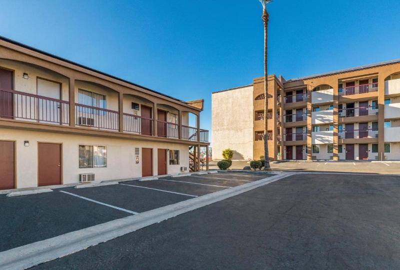 Отель Days Inn By Wyndham Chula Vista San Diego