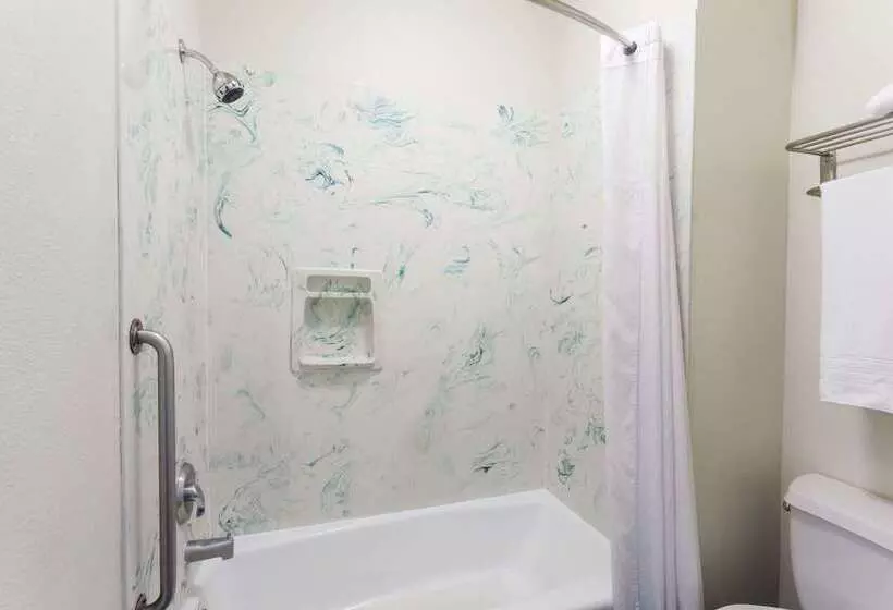 هتل Days Inn & Suites By Wyndham South Gate