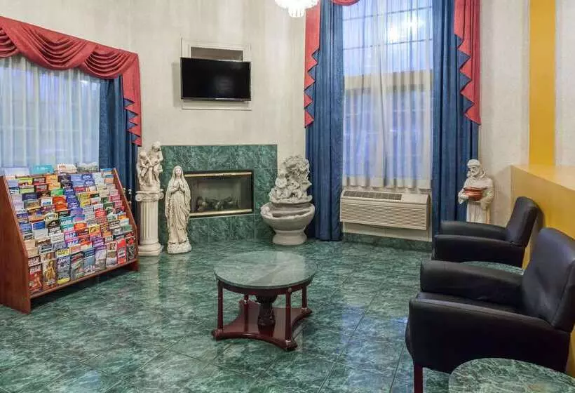 هتل Days Inn & Suites By Wyndham South Gate