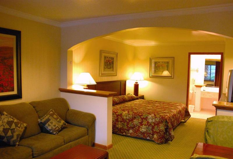 Отель Executive Inn Morgan Hill
