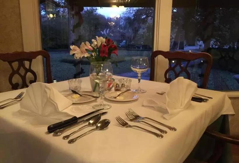 Hotel Inn On The River