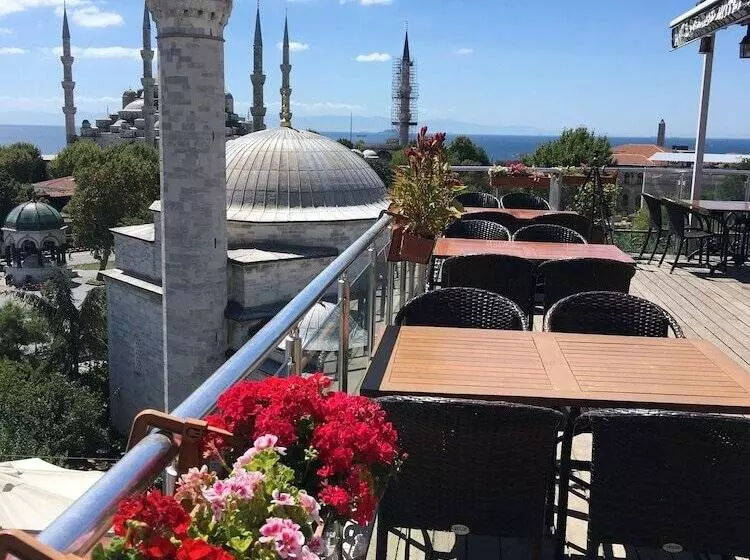 Lapis Inn Hotel & Spa