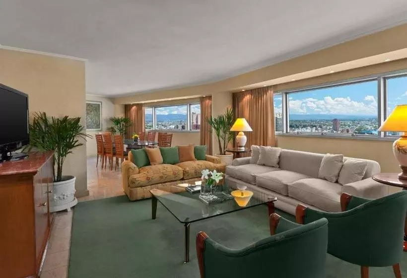 هتل Quinto Centenario