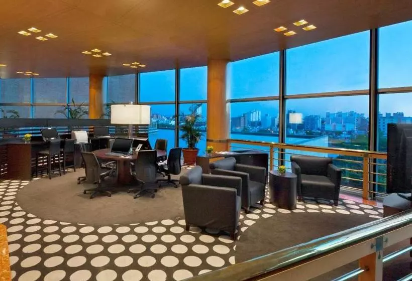 هتل Quinto Centenario