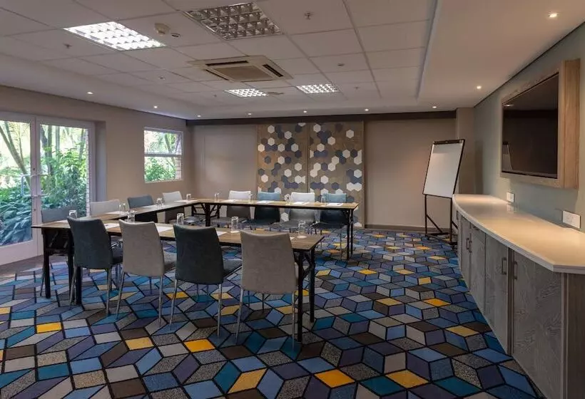 Отель Stayeasy Mbombela