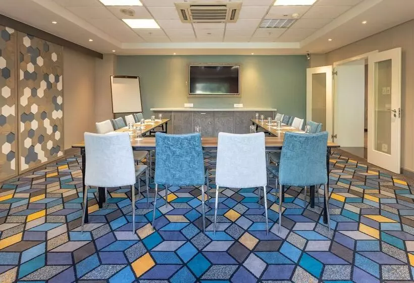 Отель Stayeasy Mbombela