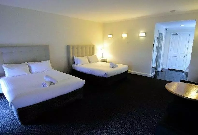 Caledonian Hotel Motel