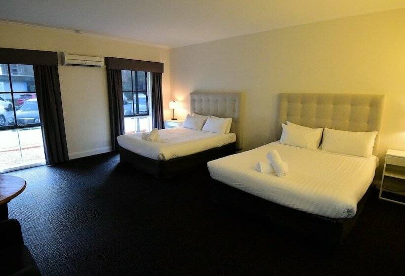 Caledonian Hotel Motel