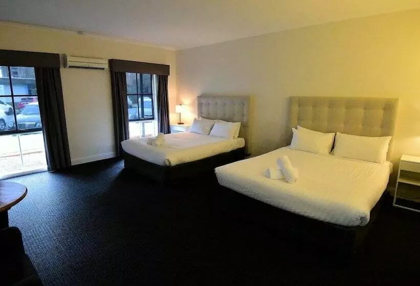 Caledonian Hotel Motel