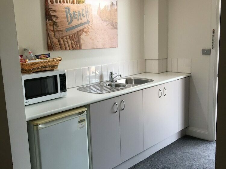 Caledonian Hotel Motel