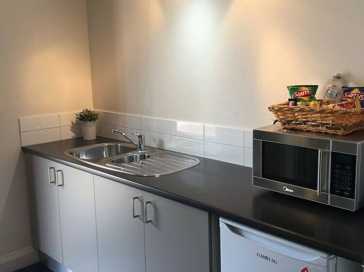 Caledonian Hotel Motel