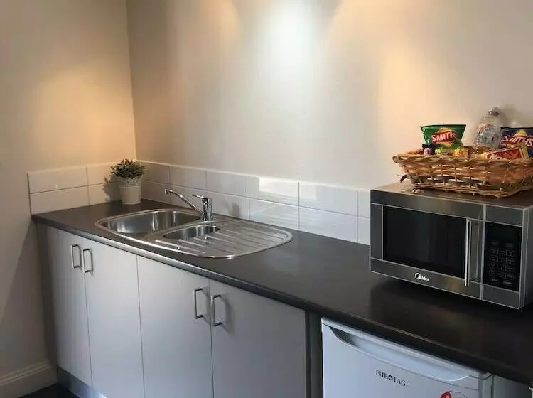 Caledonian Hotel Motel