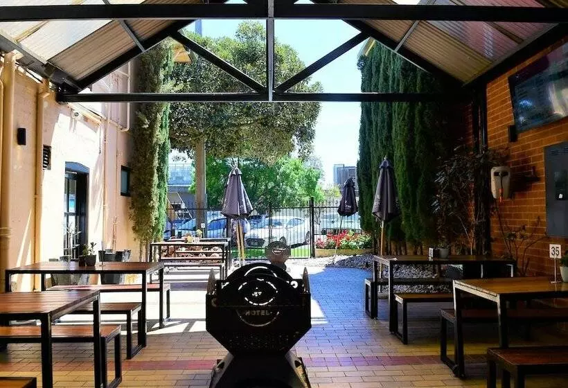 Caledonian Hotel Motel