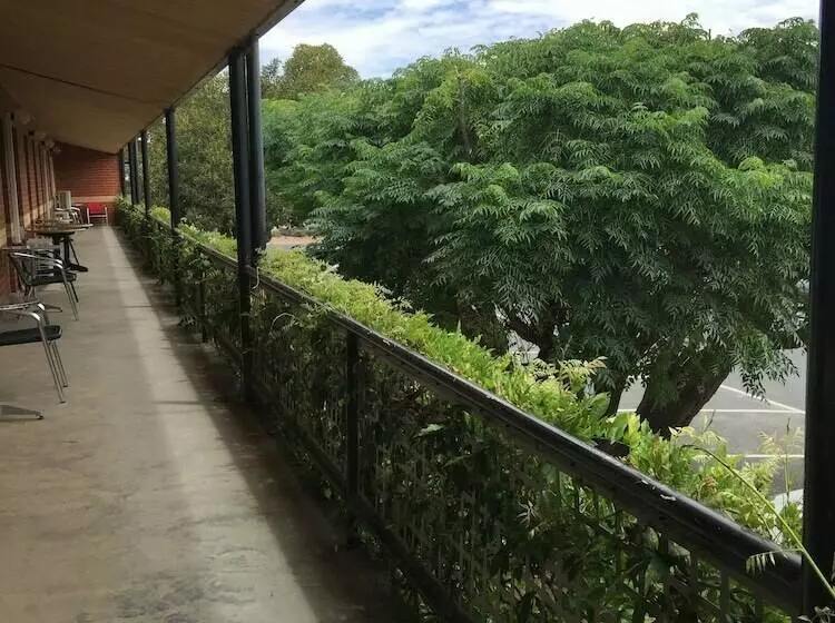 Caledonian Hotel Motel