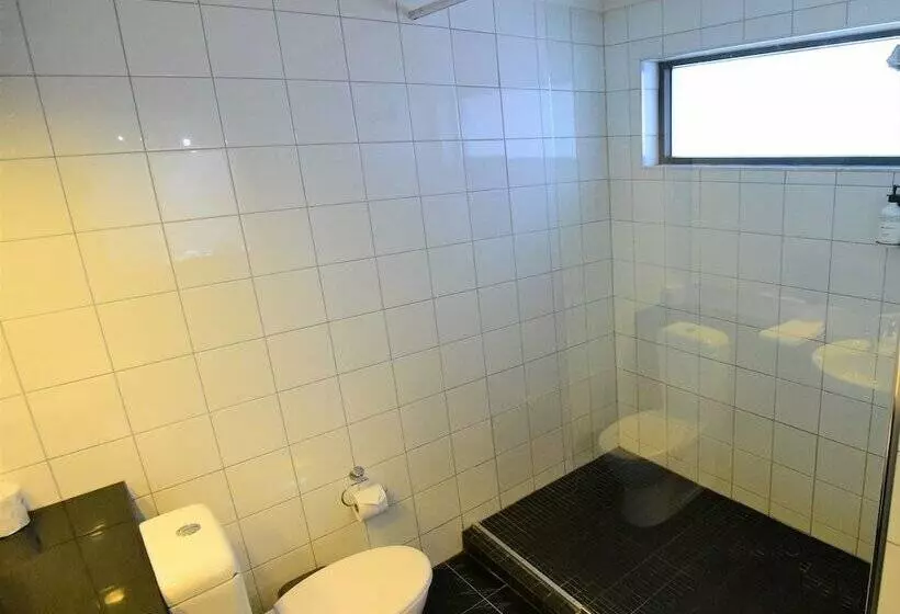 Caledonian Hotel Motel