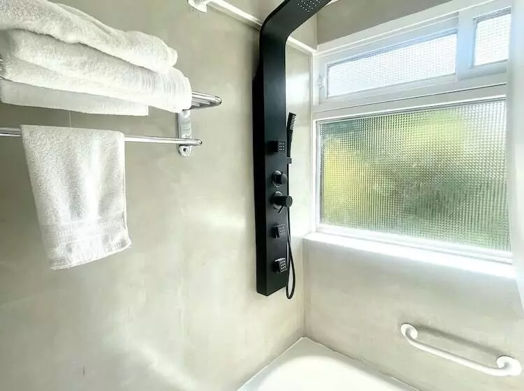 Golf Tower Suites & Apartments