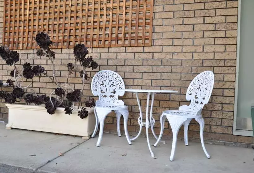 هتل Albury Burvale Motor Inn