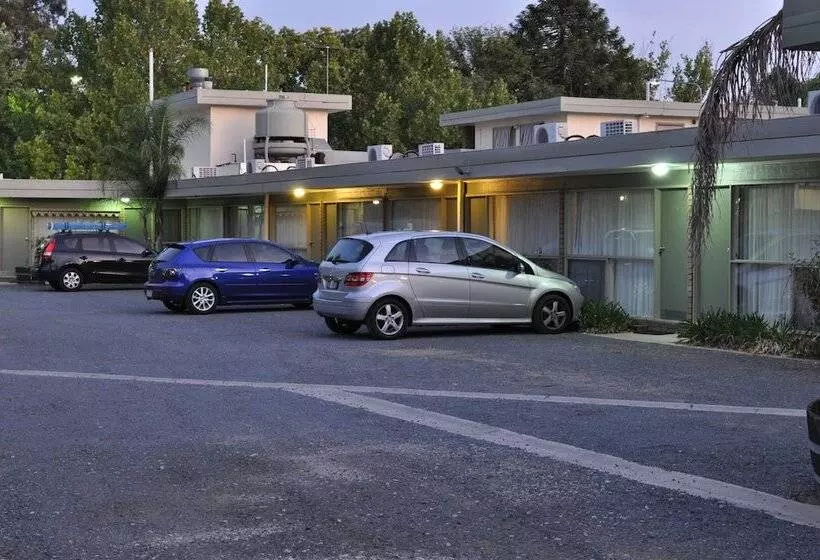 هتل Albury Burvale Motor Inn
