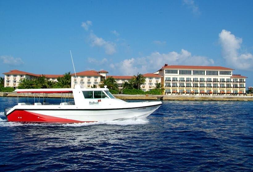 هتل Hulhule Island