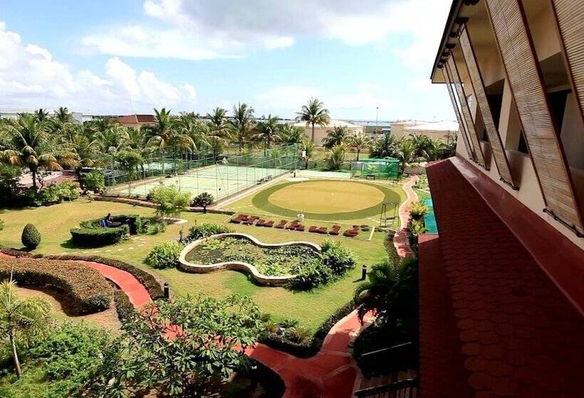 هتل Hulhule Island