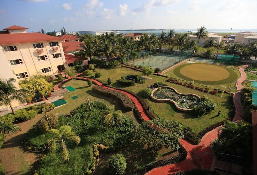 هتل Hulhule Island