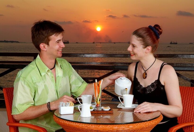 هتل Hulhule Island