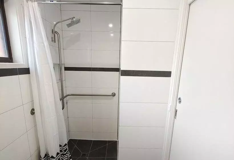 Coachman Motel And Holiday Units