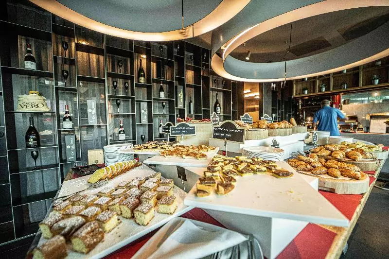 Hamilton Lakeside Motel