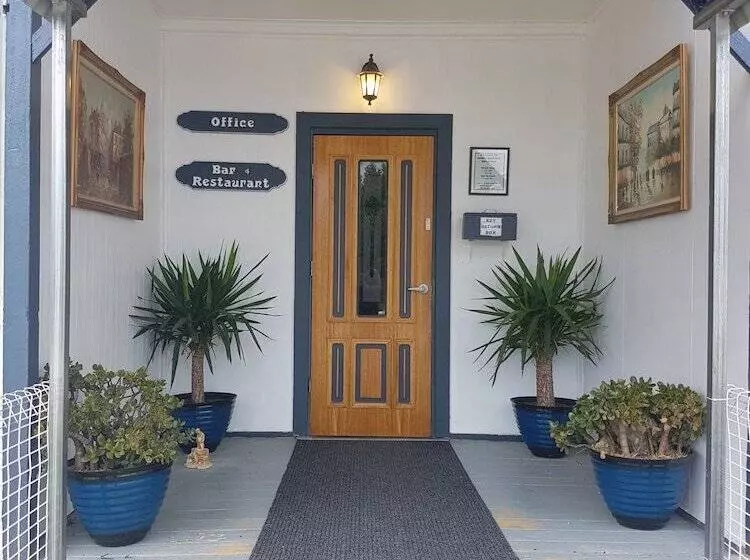 Отель Monto Colonial Motor Inn