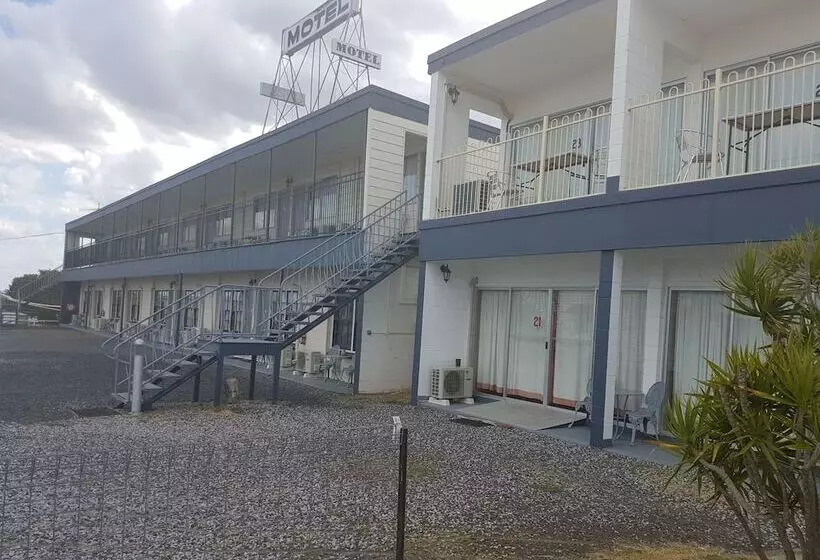 Отель Monto Colonial Motor Inn