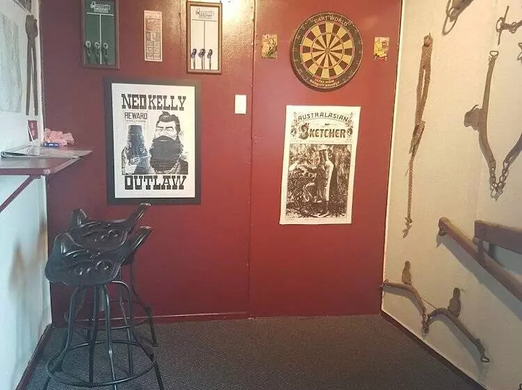 Отель Monto Colonial Motor Inn