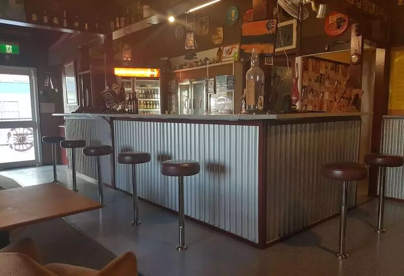 Отель Monto Colonial Motor Inn