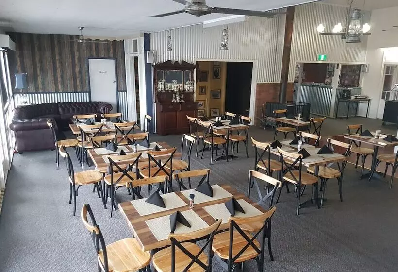 Отель Monto Colonial Motor Inn