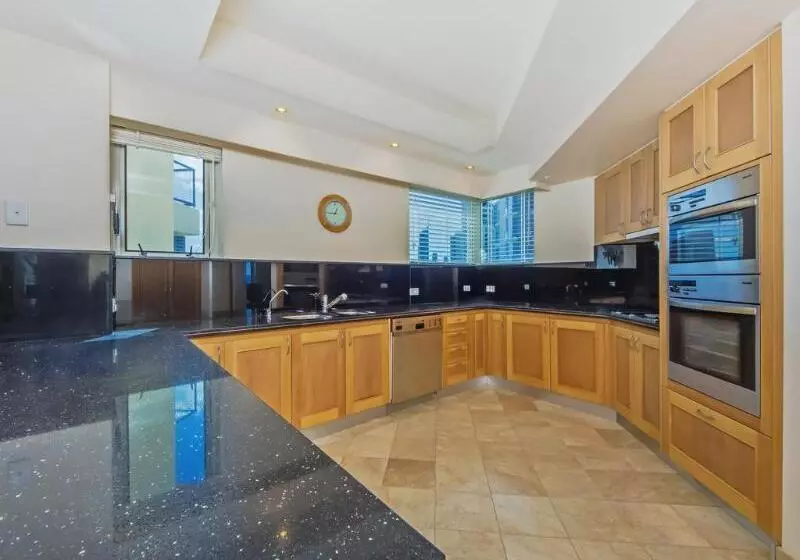 Отель Oceana On Broadbeach