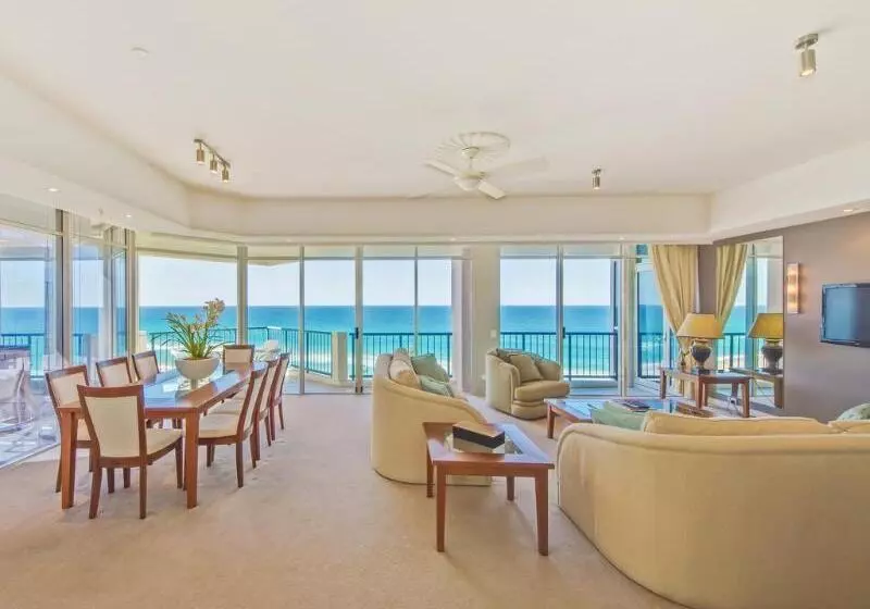 Отель Oceana On Broadbeach