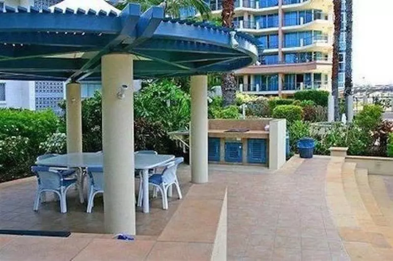 Отель Oceana On Broadbeach