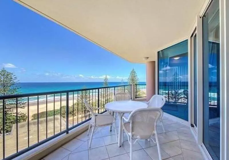 Отель Oceana On Broadbeach