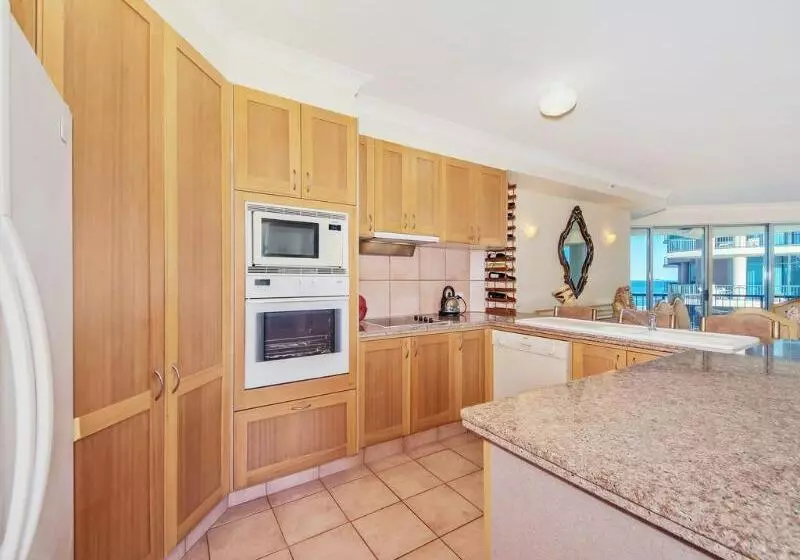 Отель Oceana On Broadbeach