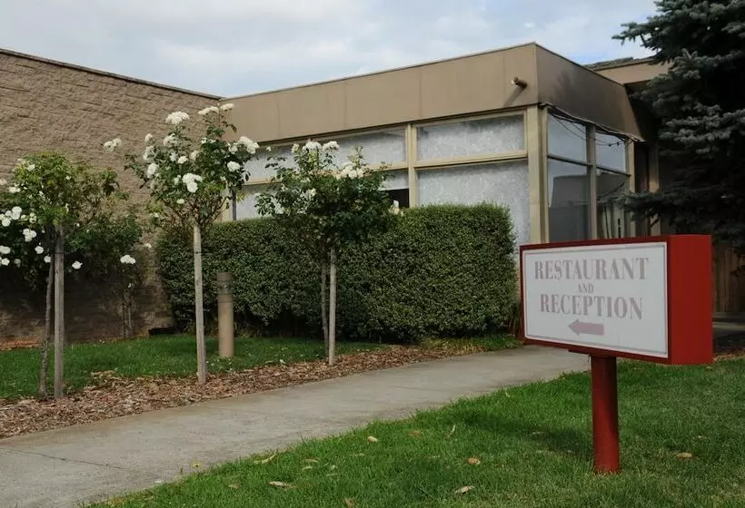 בית מלון כפרי Peninsula Motor Inn