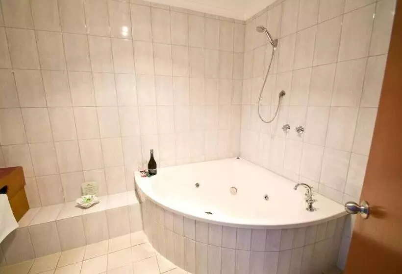 Отель Warragul Views Motor Inn