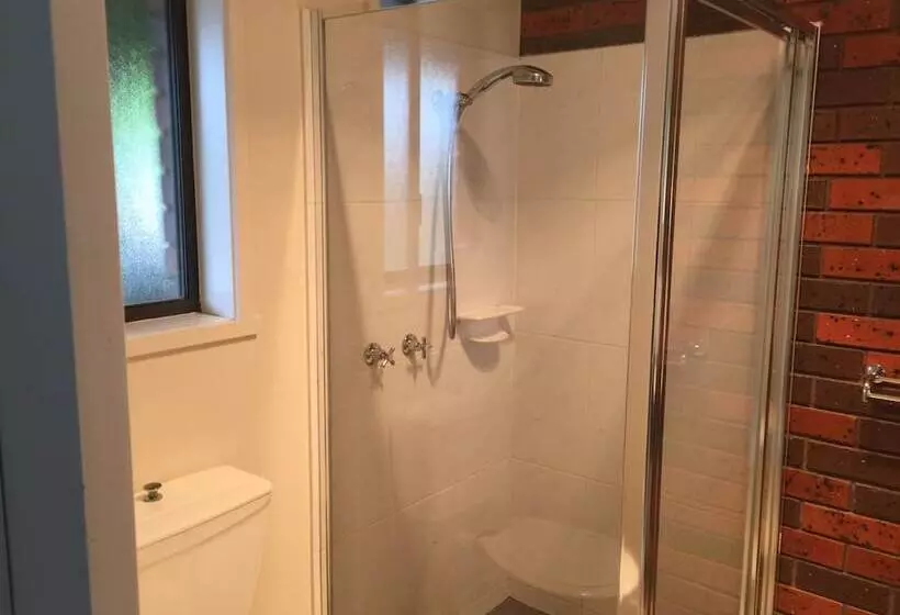 Отель Warragul Views Motor Inn