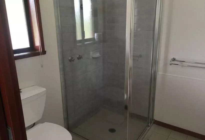 Отель Warragul Views Motor Inn