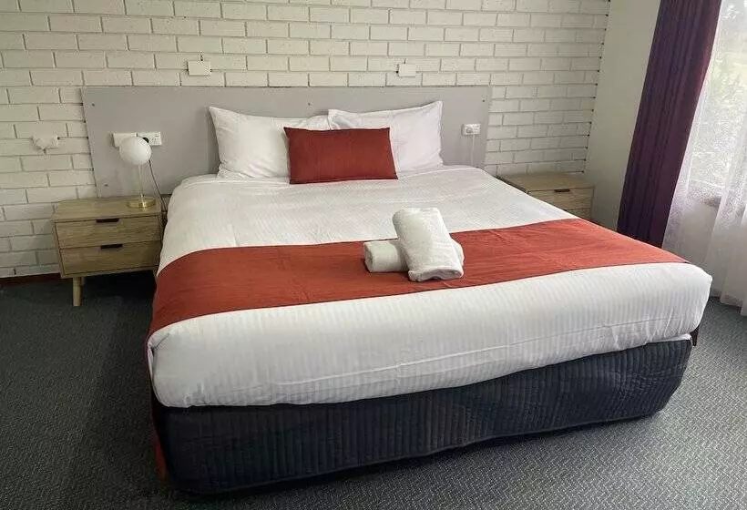 Отель Warragul Views Motor Inn