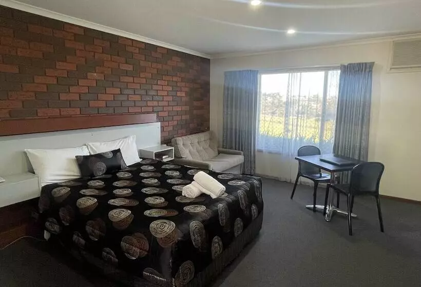 Отель Warragul Views Motor Inn