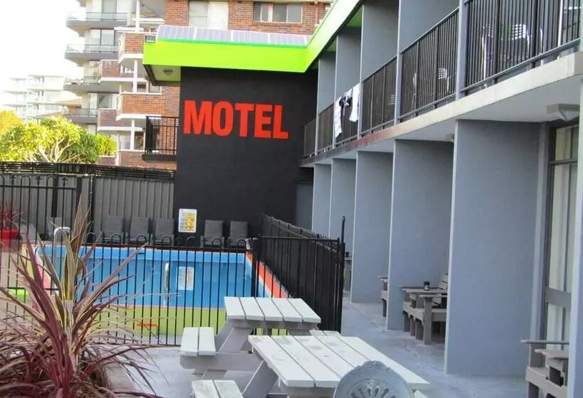 Le George Motel